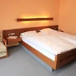 Hotel-restaurant Weinhaus Grebel 호텔
