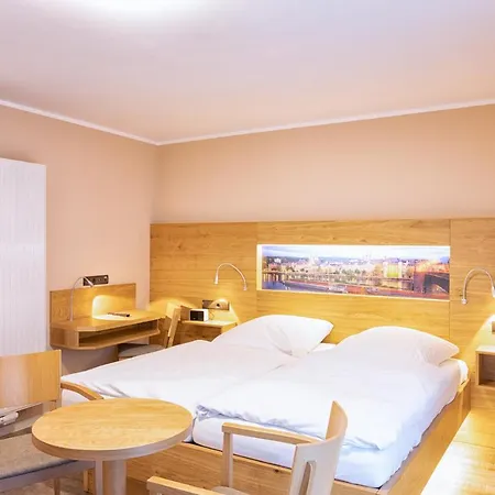 维恩豪斯格列伯餐厅酒店 酒店