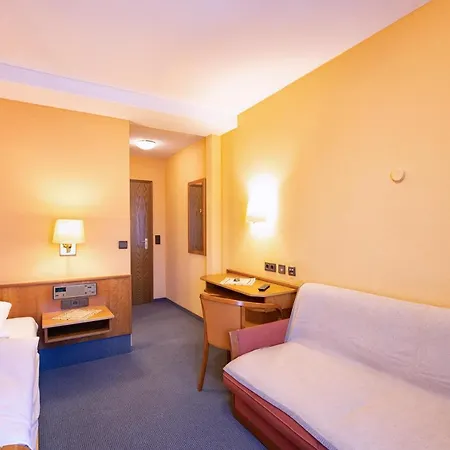 Otel Hotel-restaurant Weinhaus Grebel 3*