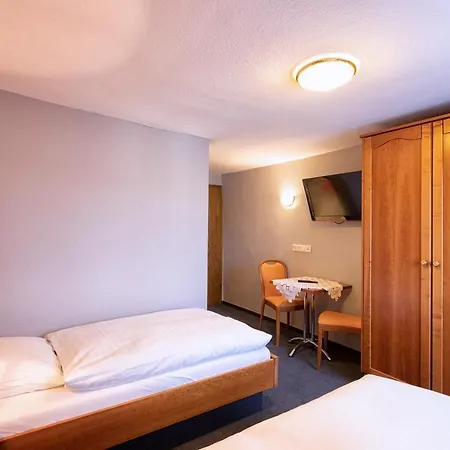 维恩豪斯格列伯餐厅酒店 3*