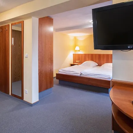 Hotel-restaurant Weinhaus Grebel Otel