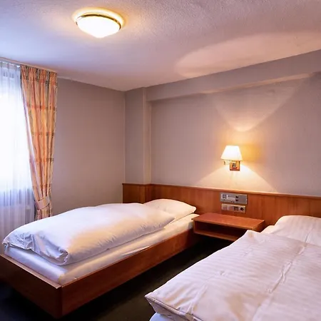 维恩豪斯格列伯餐厅酒店 3*