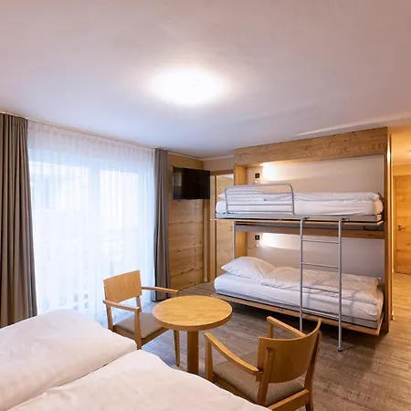Hotel-restaurant Weinhaus Grebel Otel 3*