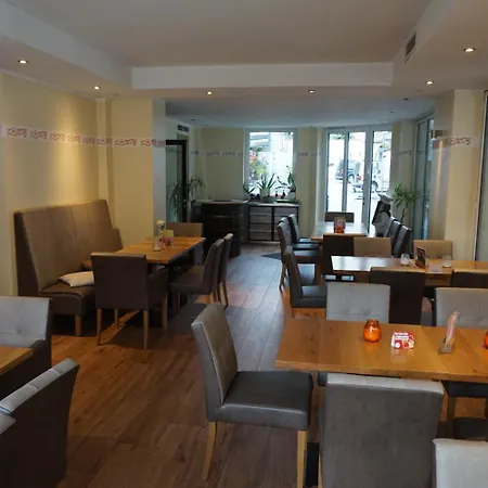 Hotel-restaurant Weinhaus Grebel מלון 3*