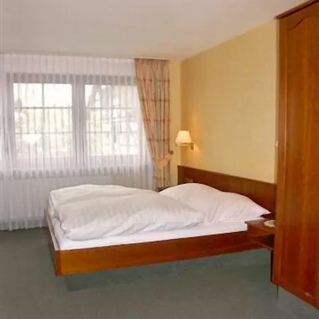 מלון Hotel-restaurant Weinhaus Grebel
