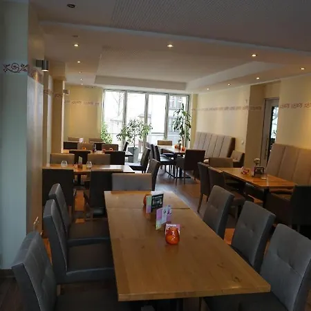 维恩豪斯格列伯餐厅酒店 3*